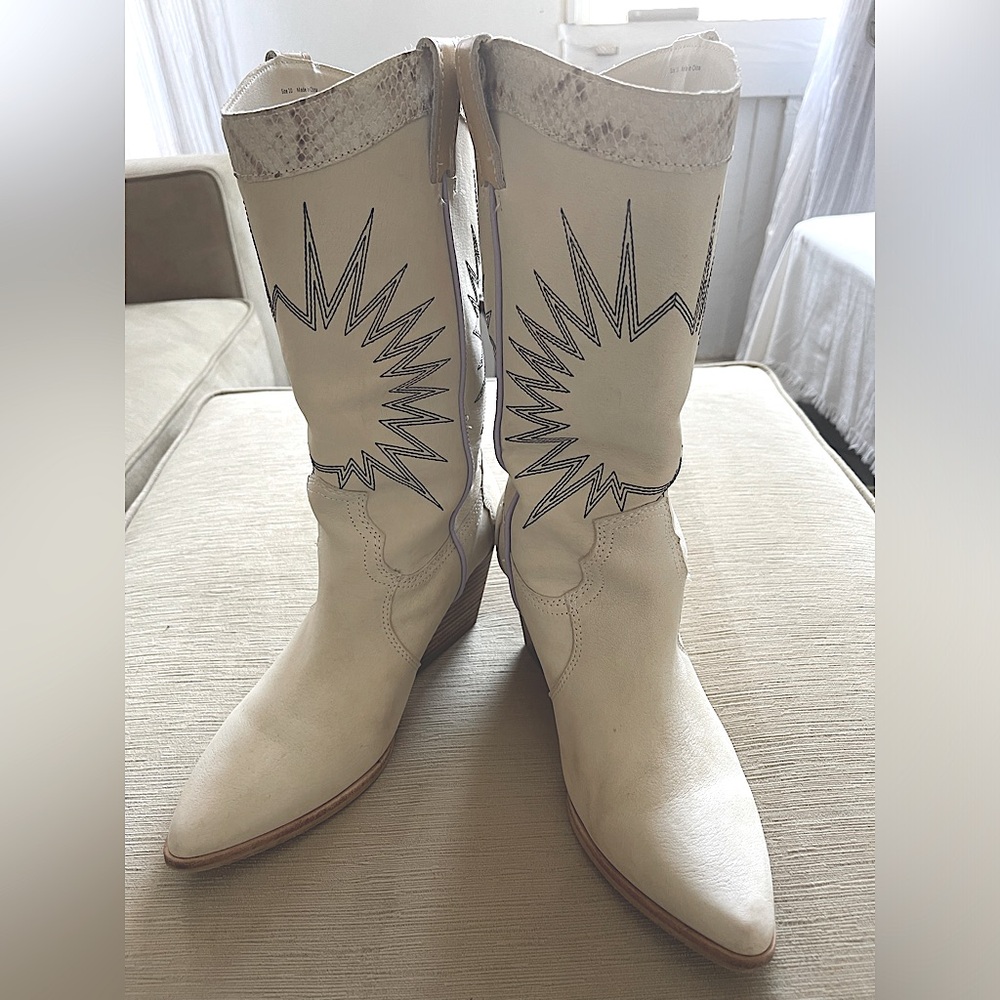 Dolce Vita Cowgirl calf high Boots. Sz 10.